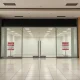 Empty storefront of a popular fashion retailer, symbolizing widespread US store closures and the challenges faced by the fashion retailer closing.