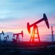 Visualizing the complex factors influencing the global oil price forecast, including supply dynamics and market sentiment.