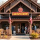 Cracker Barrel financial performance analysis showing traditional restaurant with strong customer traffic